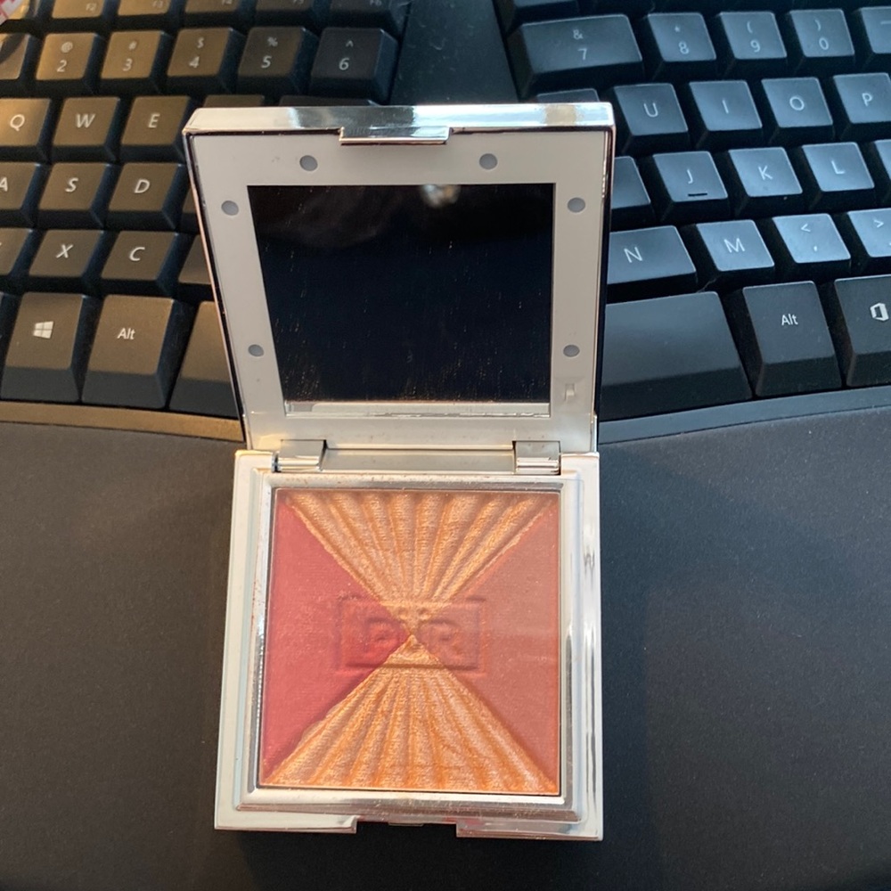 NIB Pur Beam of Light Vanity Blush Palette